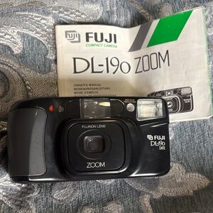 DL-190 Zoom Black Compact Camera